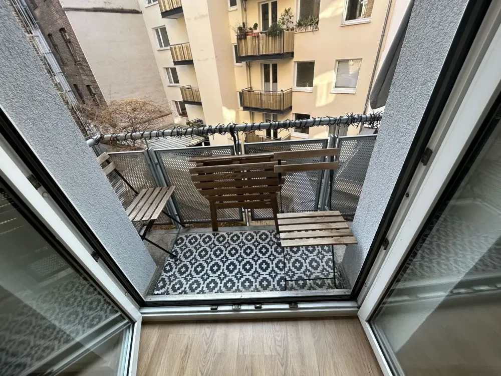Untermiete langfristig/sublet longterm: Belgisches Viertel mit Balkon- Möbiliert/ Furnished