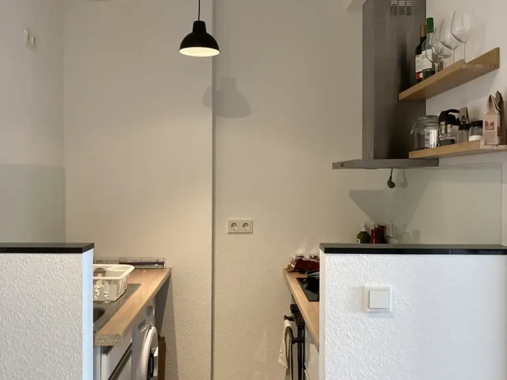 Untermiete langfristig/sublet longterm: Belgisches Viertel mit Balkon- Möbiliert/ Furnished