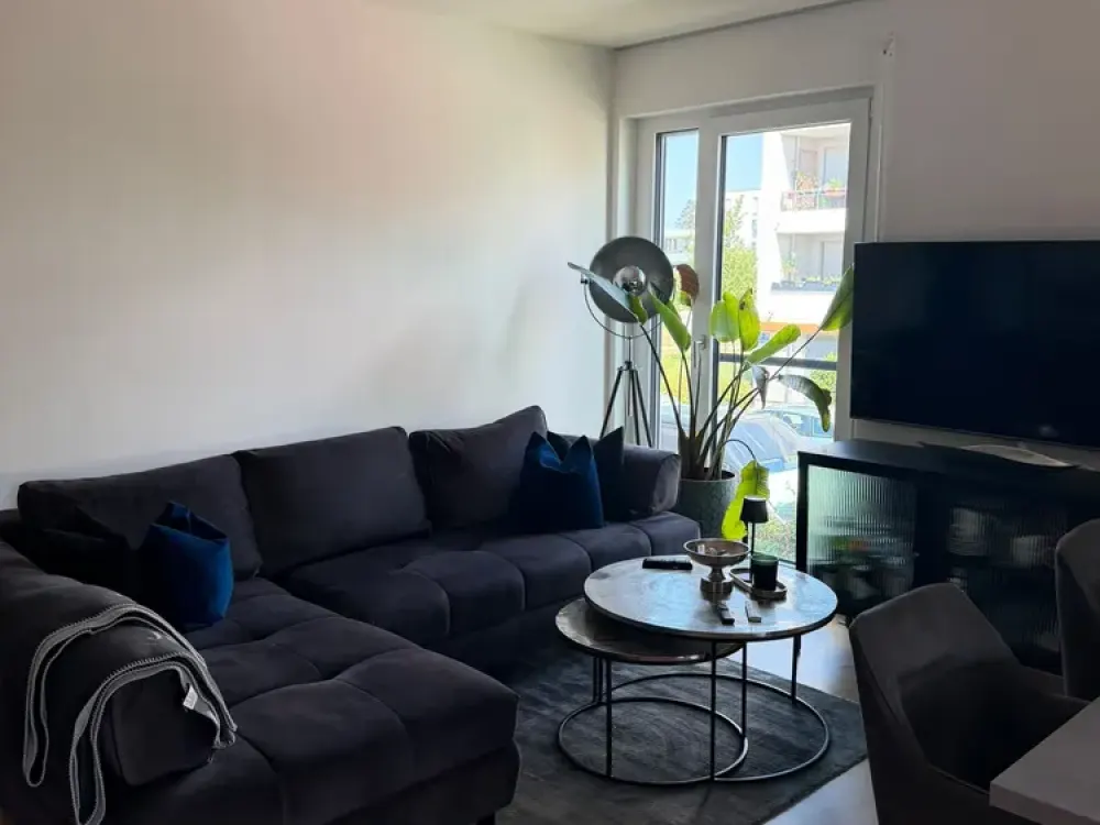 Neuwertige 3-Zimmer-Wohnung mit Balkon und Dachterrasse sowie Einbauküche in Perlach, München