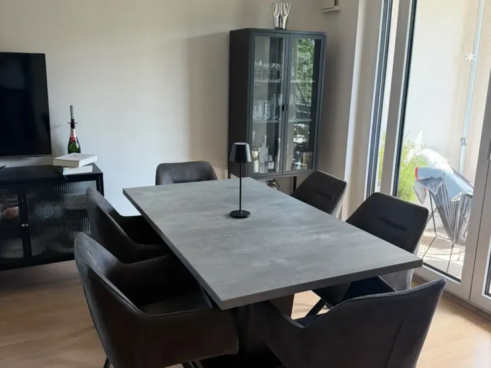 Neuwertige 3-Zimmer-Wohnung mit Balkon und Dachterrasse sowie Einbauküche in Perlach, München