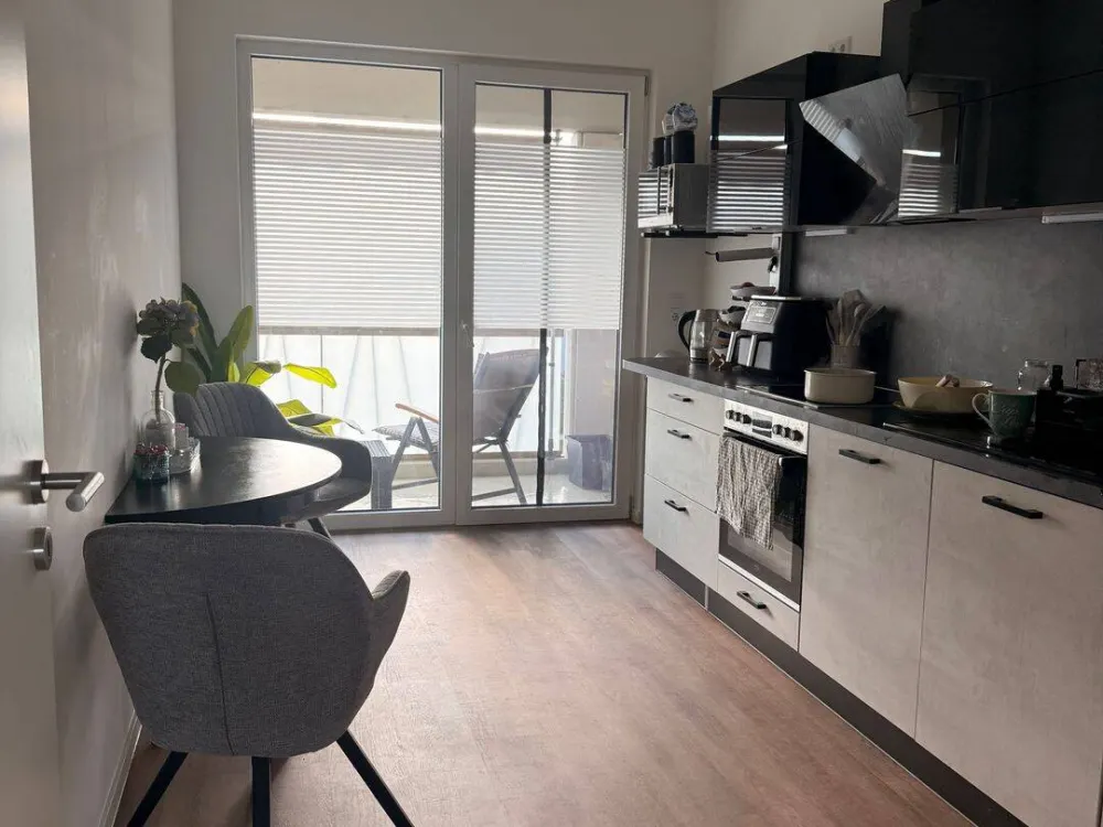 Moderne, helle Wohnung mit Balkon und Aufzug zu vermieten