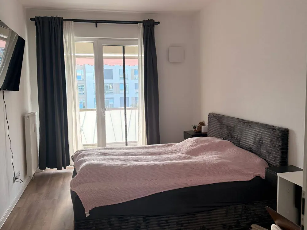 Moderne, helle Wohnung mit Balkon und Aufzug zu vermieten