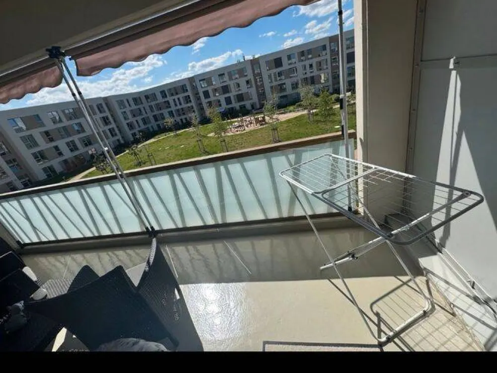 Moderne, helle Wohnung mit Balkon und Aufzug zu vermieten