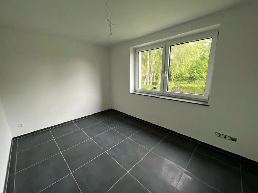 Moderne 3 Zimmer-Hochparterre-Wohnung mit Balkon und EBK