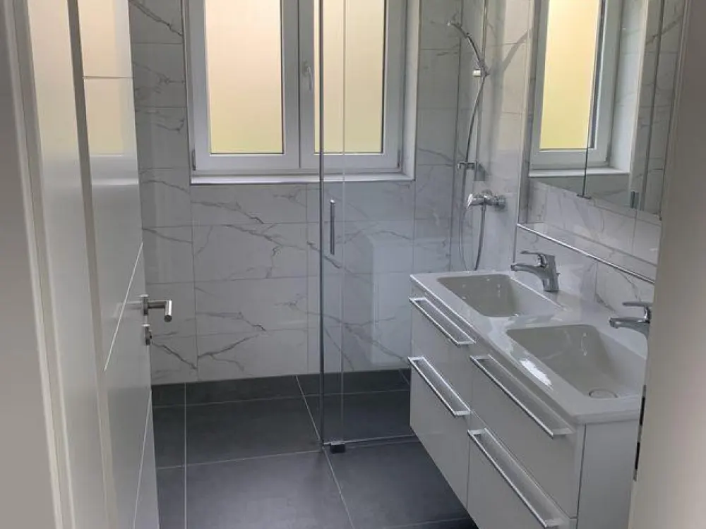 Moderne 3 Zimmer-Hochparterre-Wohnung mit Balkon und EBK