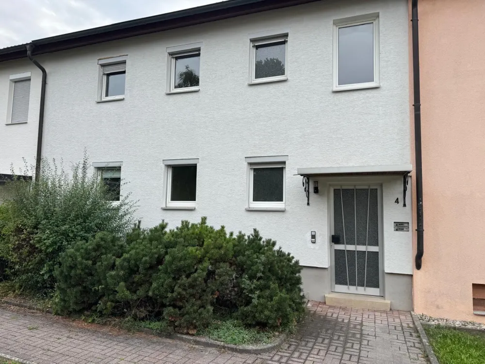 Kernsanierte 4-Zimmer-Wohnung mit Balkon & eigenem Garten