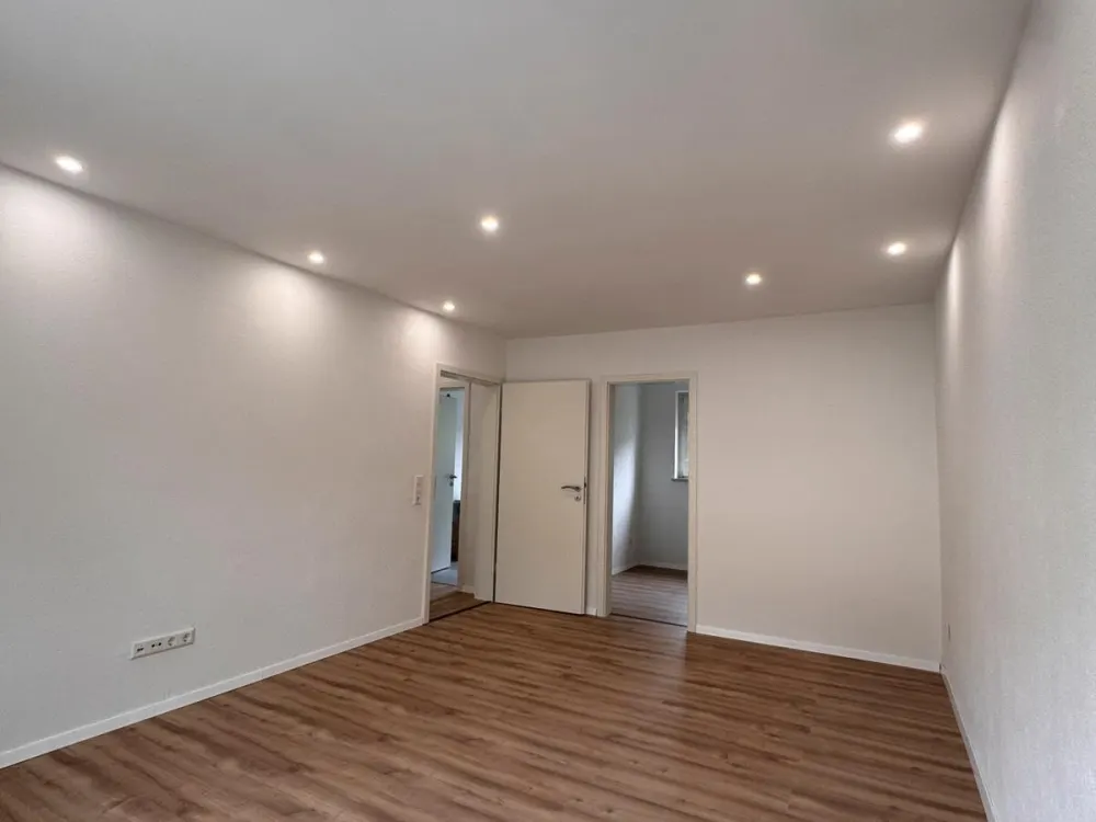 Kernsanierte 4-Zimmer-Wohnung mit Balkon & eigenem Garten