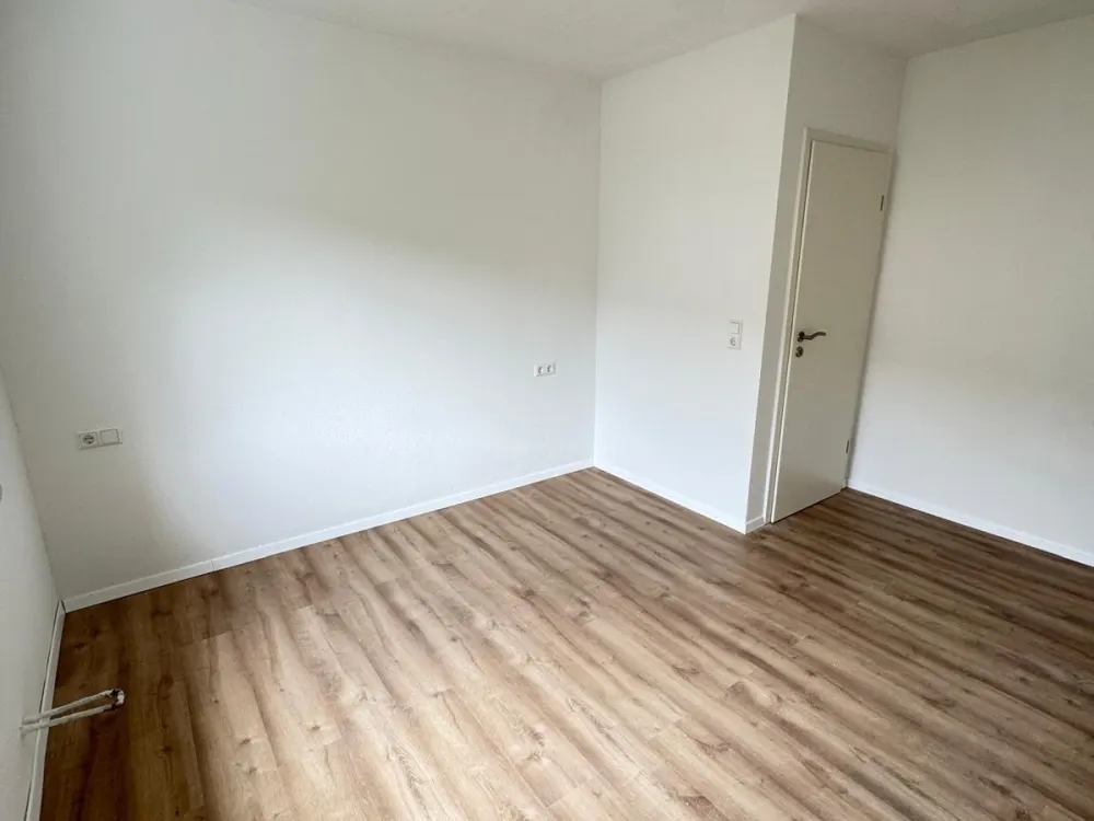 Kernsanierte 4-Zimmer-Wohnung mit Balkon & eigenem Garten