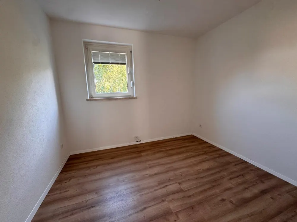 Kernsanierte 4-Zimmer-Wohnung mit Balkon & eigenem Garten