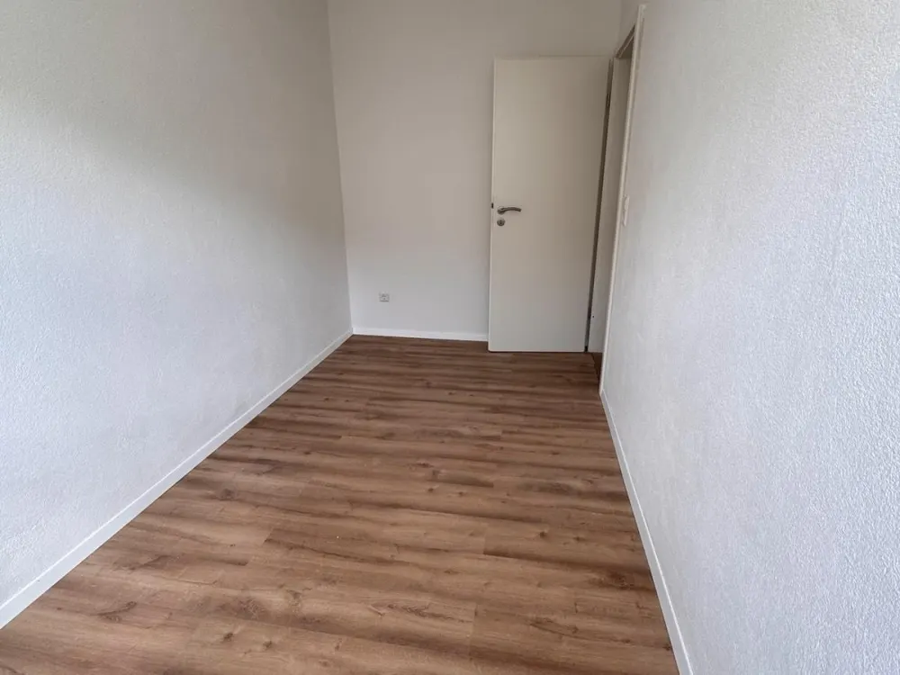 Kernsanierte 4-Zimmer-Wohnung mit Balkon & eigenem Garten