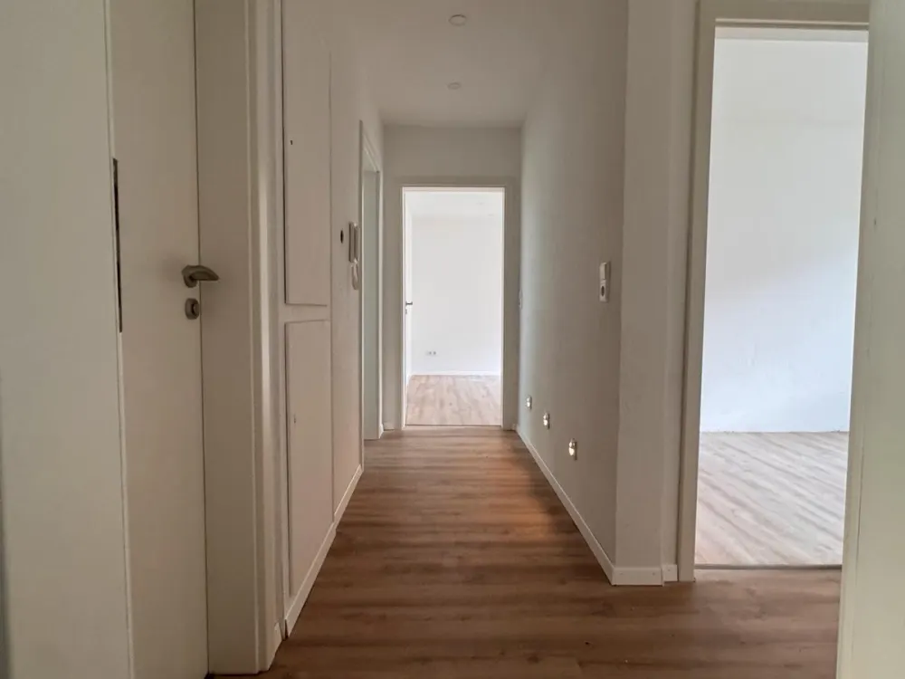 Kernsanierte 4-Zimmer-Wohnung mit Balkon & eigenem Garten