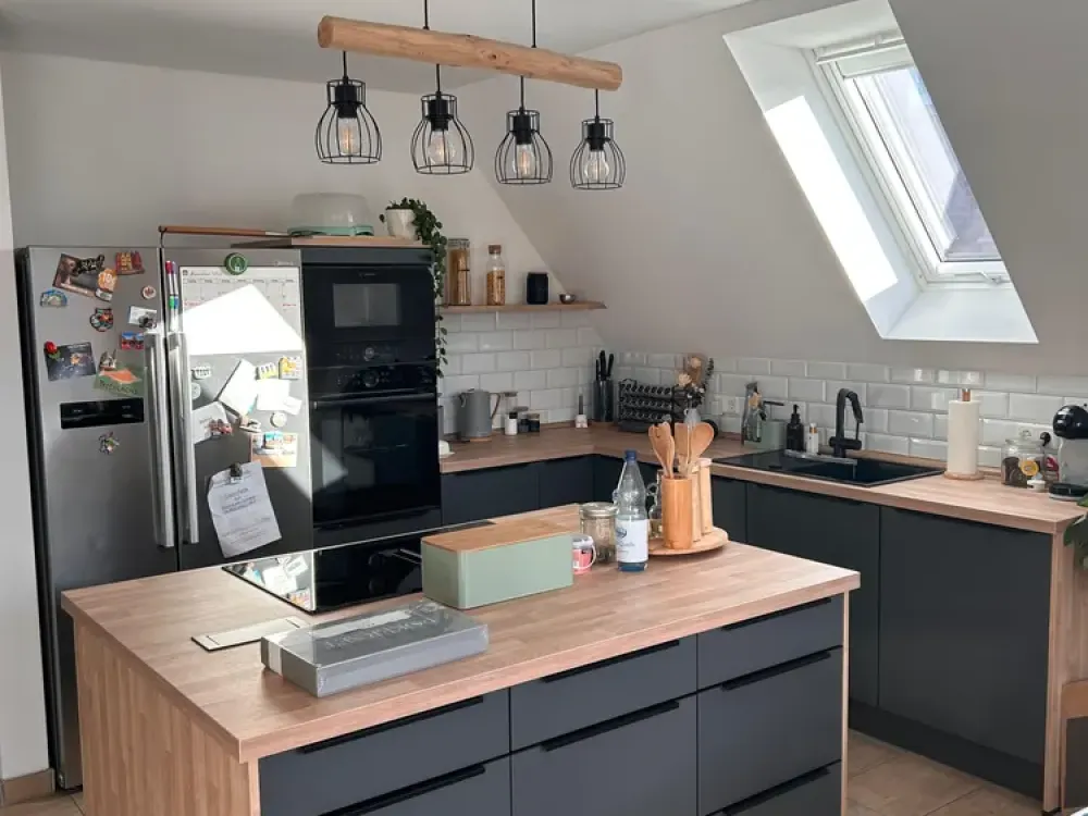 Stilvolle 3-Raum-DG-Wohnung mit luxuriöser Innenausstattung mit Einbauküche in Stuhr