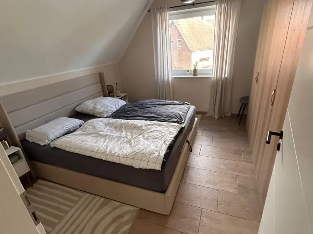 Stilvolle 3-Raum-DG-Wohnung mit luxuriöser Innenausstattung mit Einbauküche in Stuhr