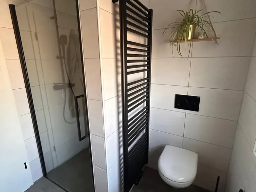 Stilvolle 3-Raum-DG-Wohnung mit luxuriöser Innenausstattung mit Einbauküche in Stuhr