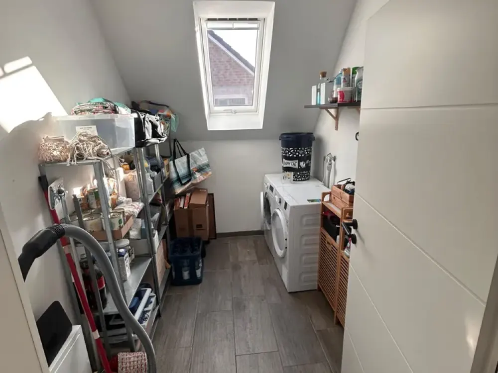 Stilvolle 3-Raum-DG-Wohnung mit luxuriöser Innenausstattung mit Einbauküche in Stuhr