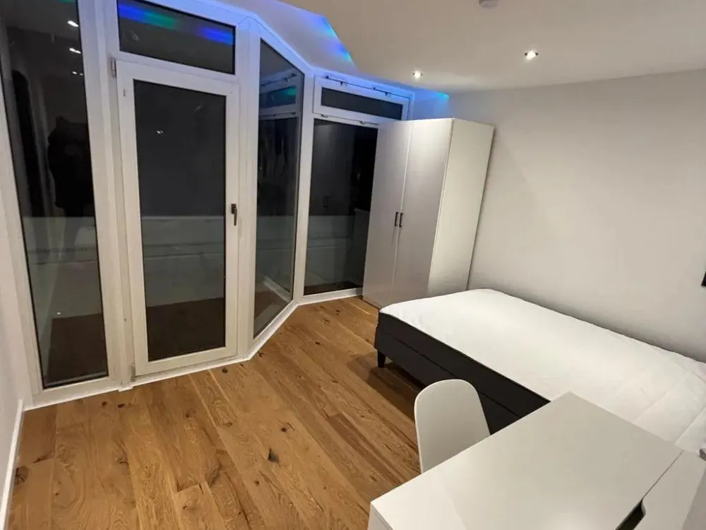 Helles WG-Zimmer sucht neuen Bewohner/ Kreuzhofstraße 6, München/ WE41 / Zi.3