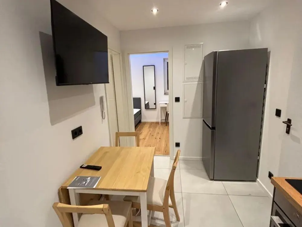 Helles WG-Zimmer sucht neuen Bewohner/ Kreuzhofstraße 6, München/ WE41 / Zi.3
