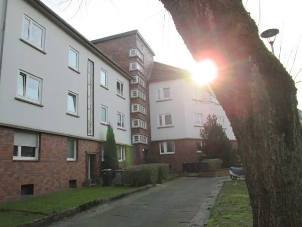 Schöne Singlewohnung mit Balkon !