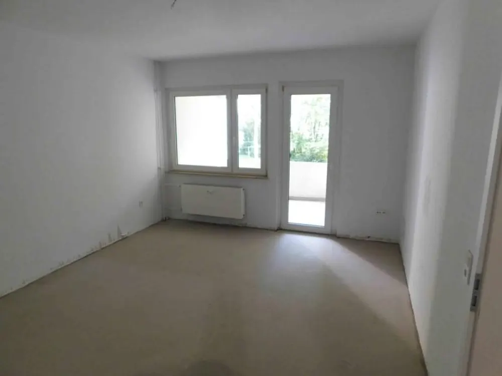 Schöne Singlewohnung mit Balkon !