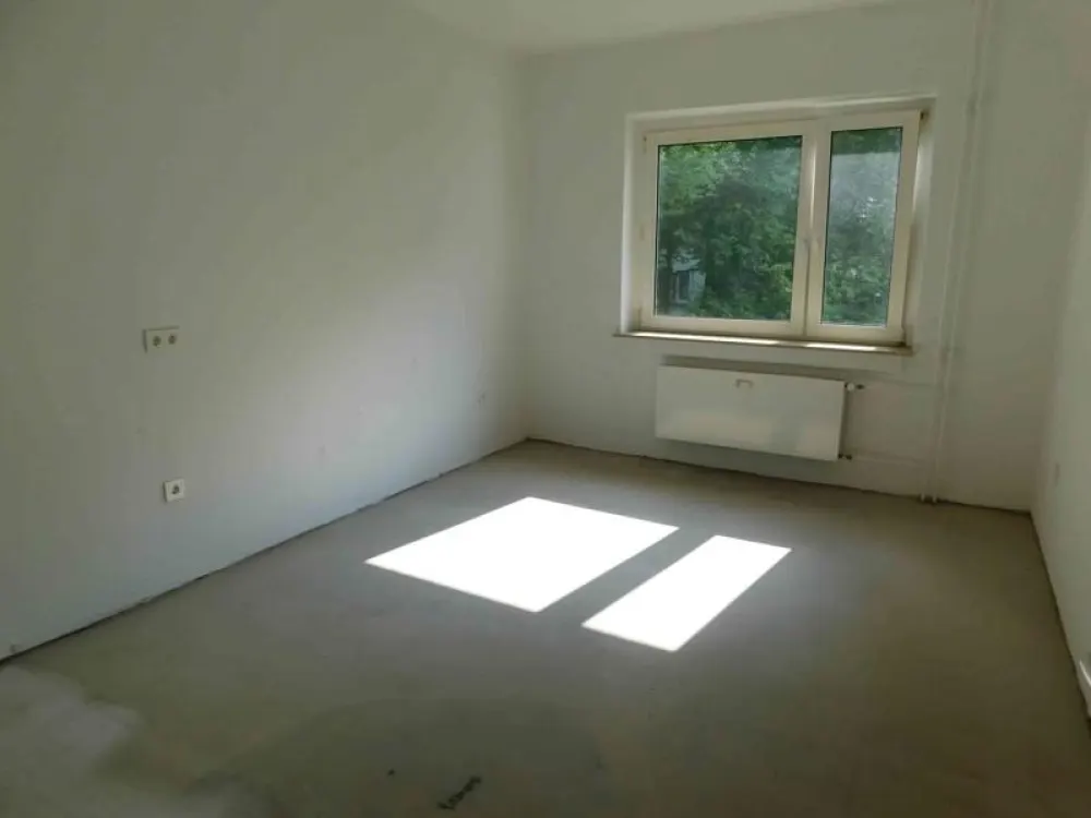 Schöne Singlewohnung mit Balkon !