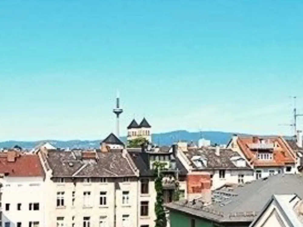 LOFT-Dachgeschoss auf der Berger Straße / Merian Platz doch trotzdem ruhig! Balkon-Loggia mit Taunusblick! Großzügig,Lichtdurchflutet,Provisionsfrei.