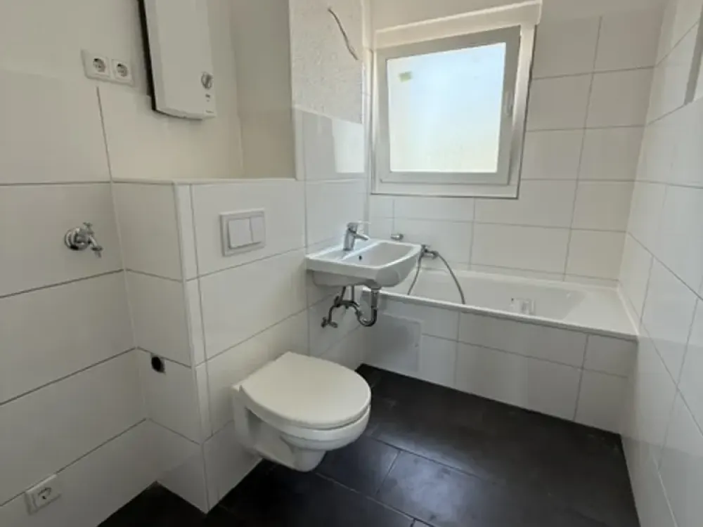Hier wohnt die kleine Familie in der SANIERTEN 3-Zi.-Wohnung im 4. OG, Wohnen mit Blick ins Grüne