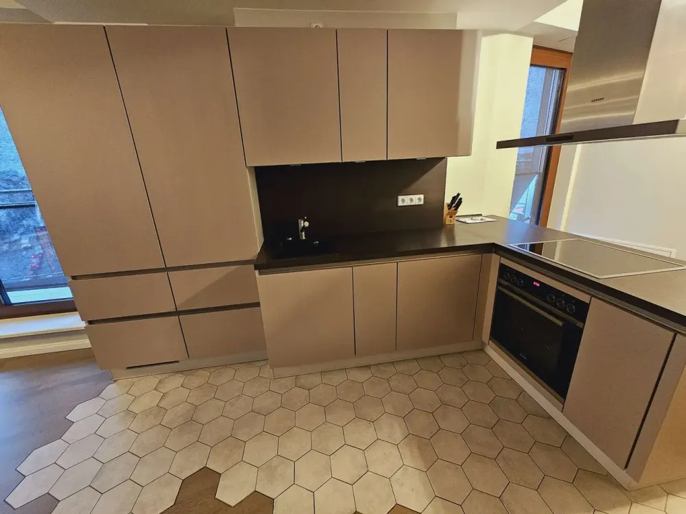 modern eingerichtete 3 Zimmer mitten in der City