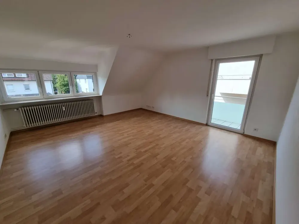 Schöne 4-Zi.-Wohnung mit Balkon und Garage
