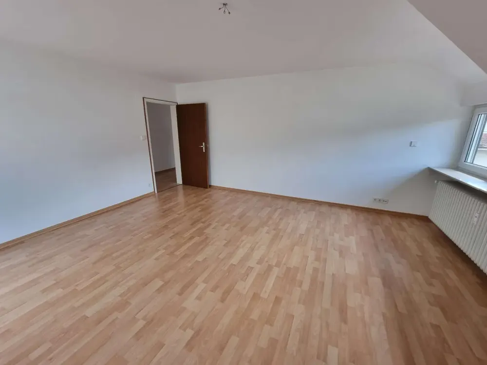 Schöne 4-Zi.-Wohnung mit Balkon und Garage