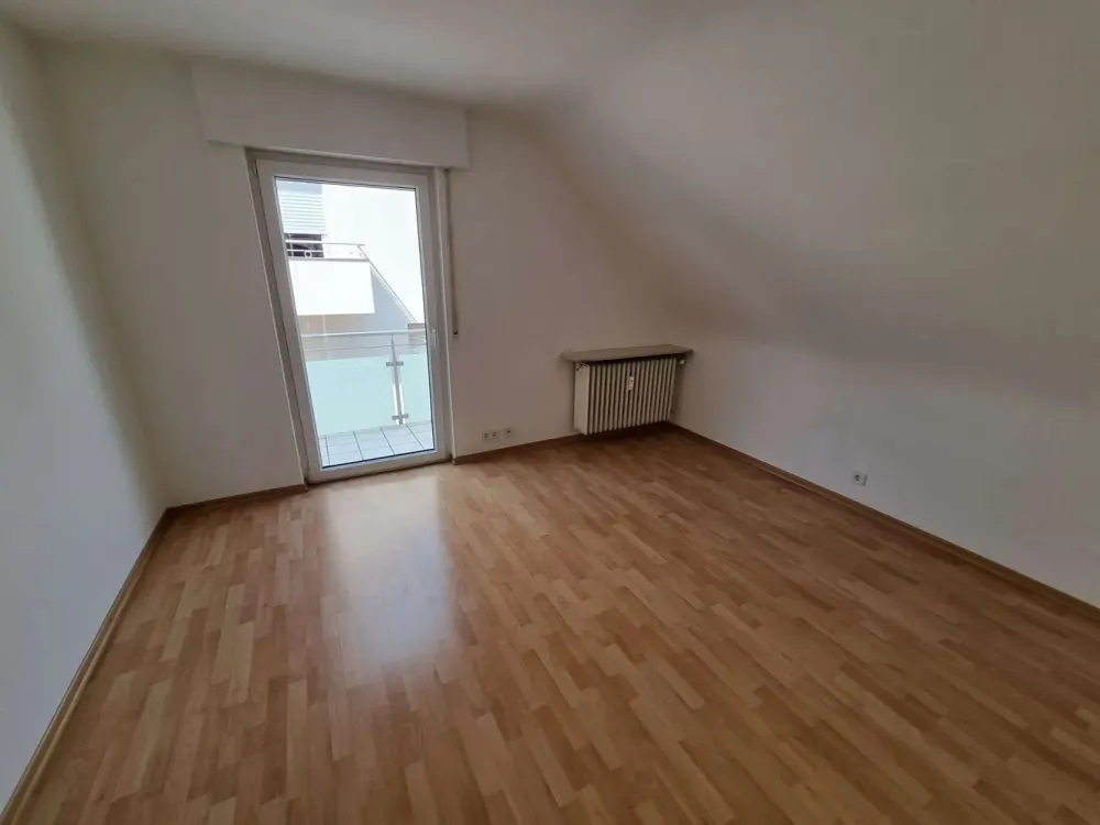 Schöne 4-Zi.-Wohnung mit Balkon und Garage