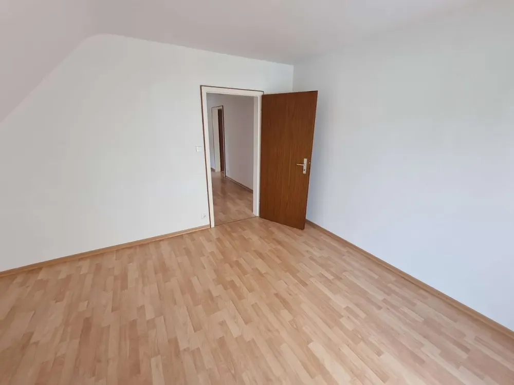 Schöne 4-Zi.-Wohnung mit Balkon und Garage