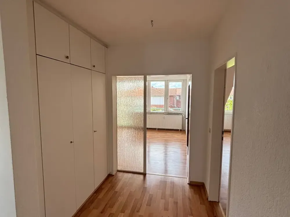 Bright 3-Room Attic Apartment with Balcony View in Hannover