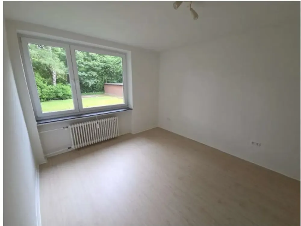 Bright 2.5-Room Apartment with South-West Balcony in Eidelstedt