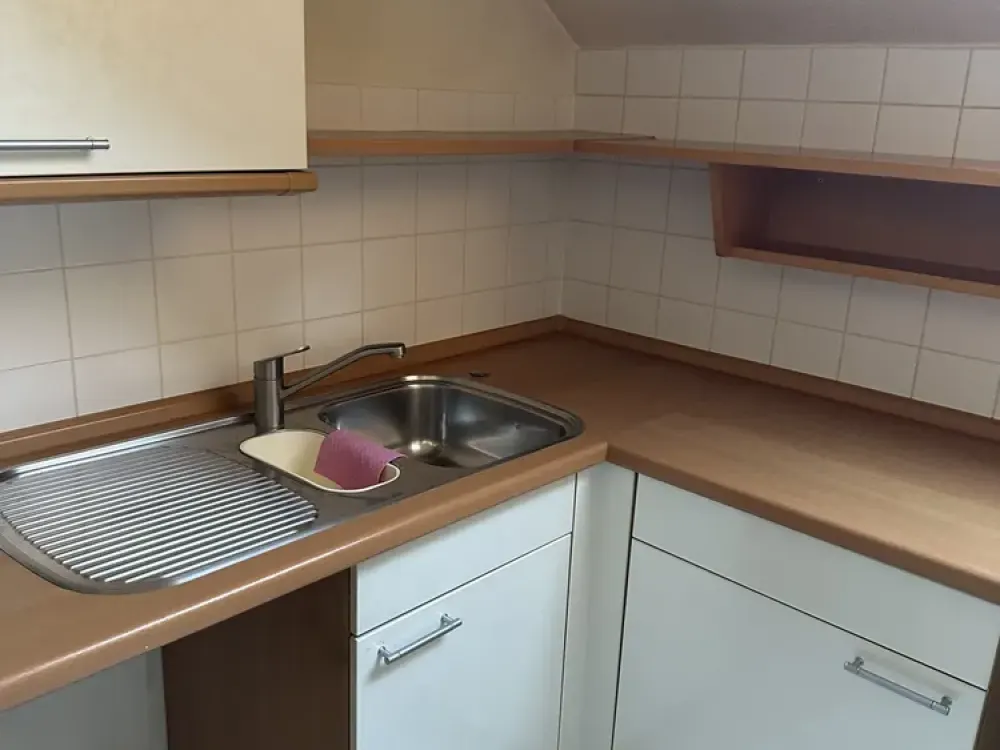 Charmante 3-Zimmer-DG-Wohnung im 4. OG in Bad Cannstatt mit einmaliger Aussicht