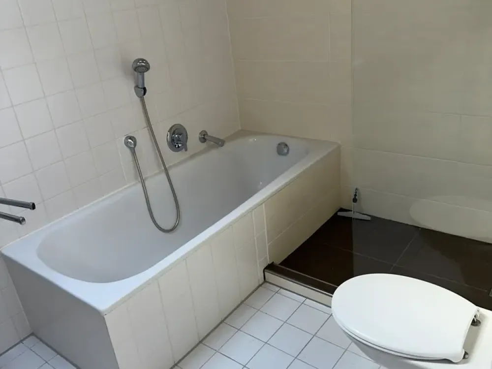 Charmante 3-Zimmer-DG-Wohnung im 4. OG in Bad Cannstatt mit einmaliger Aussicht