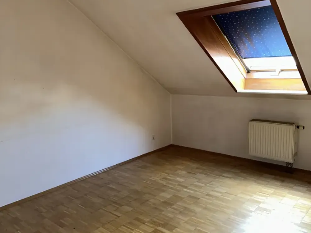 Charmante 3-Zimmer-DG-Wohnung im 4. OG in Bad Cannstatt mit einmaliger Aussicht