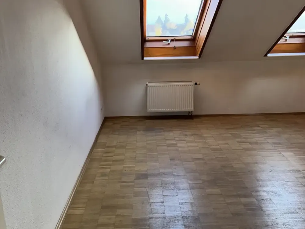 Charmante 3-Zimmer-DG-Wohnung im 4. OG in Bad Cannstatt mit einmaliger Aussicht