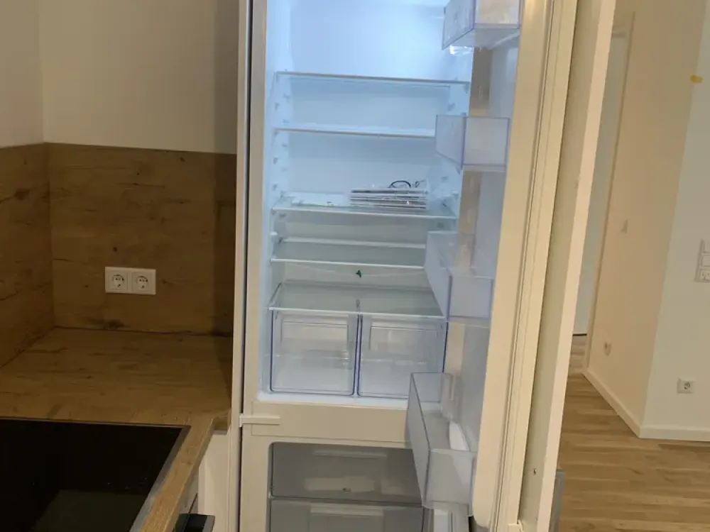 Neubau: 2-Zi-Wohn, Balkon, EBK, hochwertige Einbaumöbel