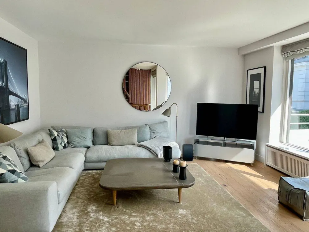 Moderne möblierte Wohnung in Top Lage / Alsternah