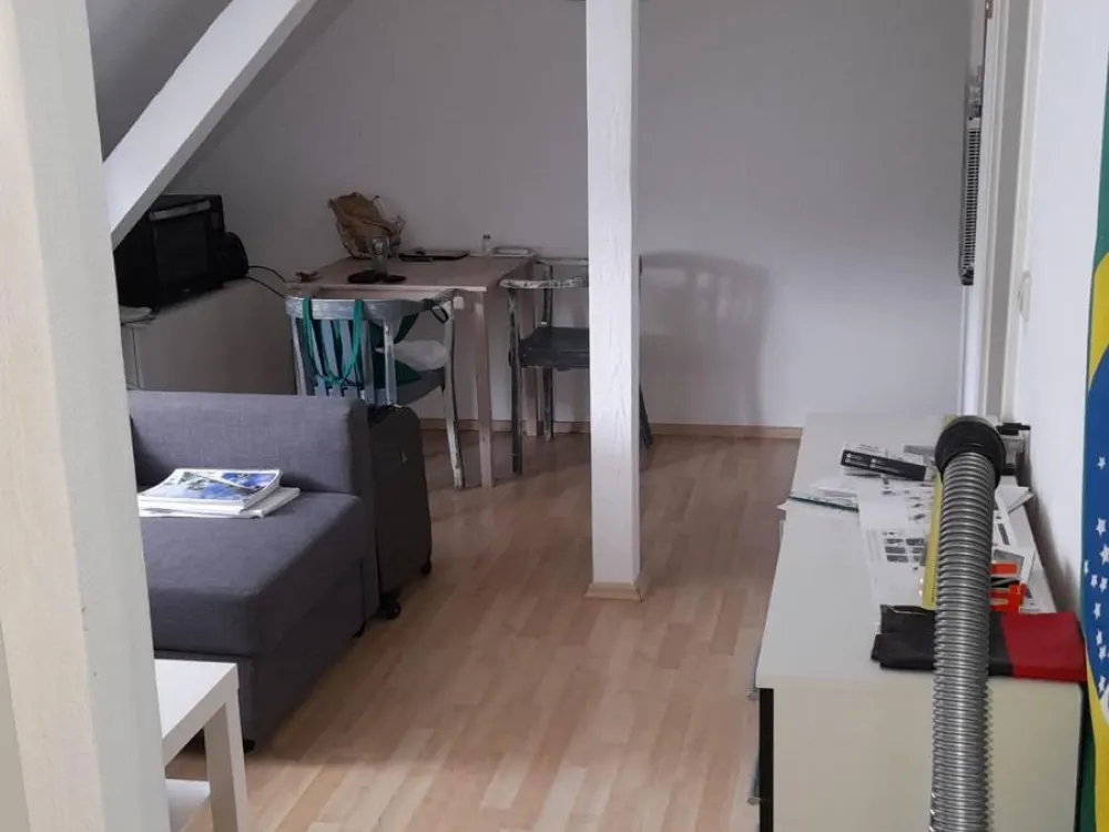 Helle Dachgeschoss Wohnung ca. 35