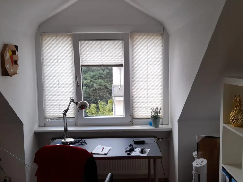 Helle Dachgeschoss Wohnung ca. 35