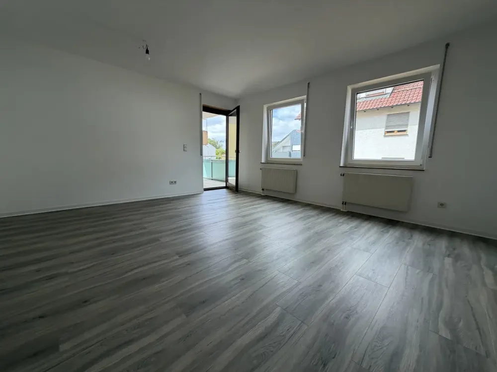 Top- modernisierte 3,5 Zi- Wohnung mit Balkon und HMS in Ludwigsburg-Pflugfelden