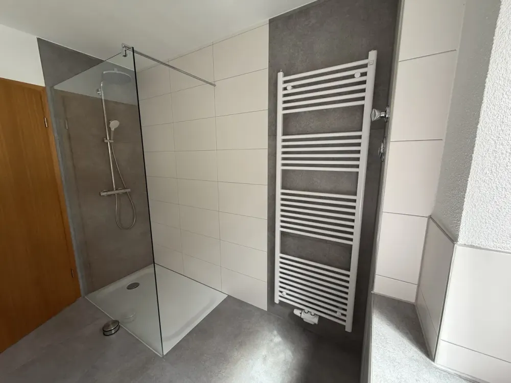 Top- modernisierte 3,5 Zi- Wohnung mit Balkon und HMS in Ludwigsburg-Pflugfelden