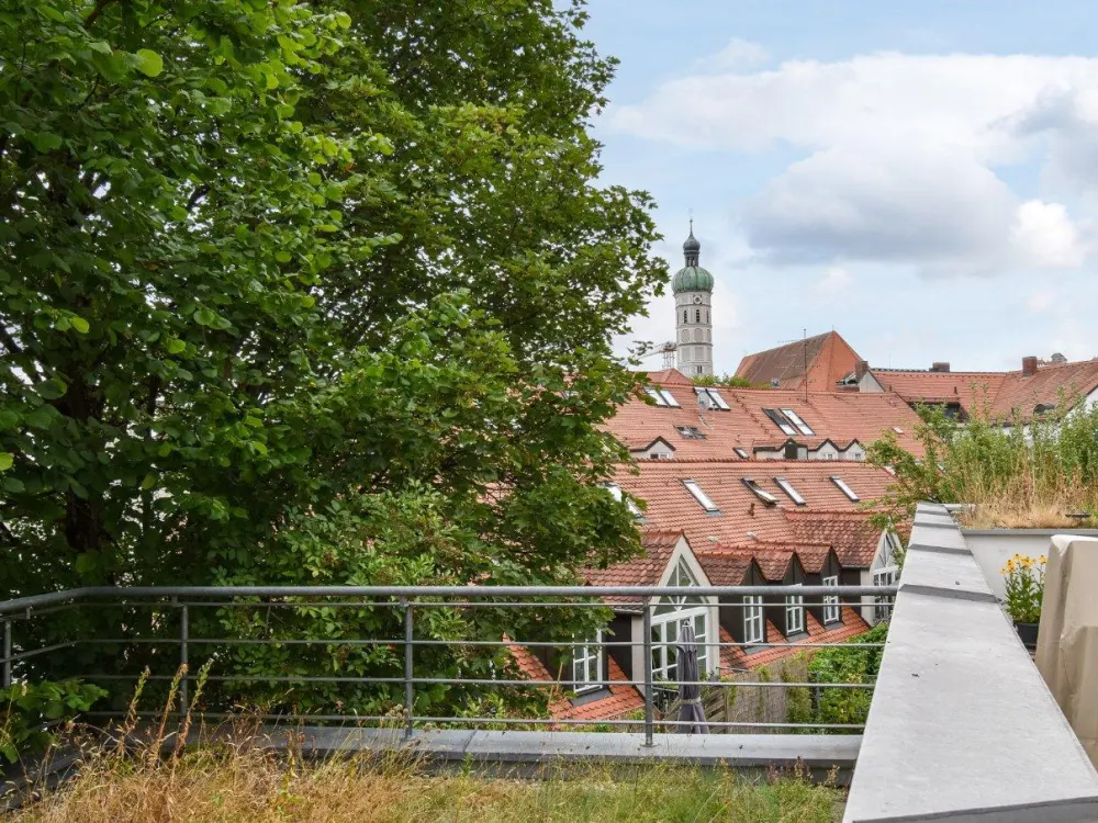 Schöne 2-Zimmer-Wohnung mit großer Terrasse & Altstadtblick