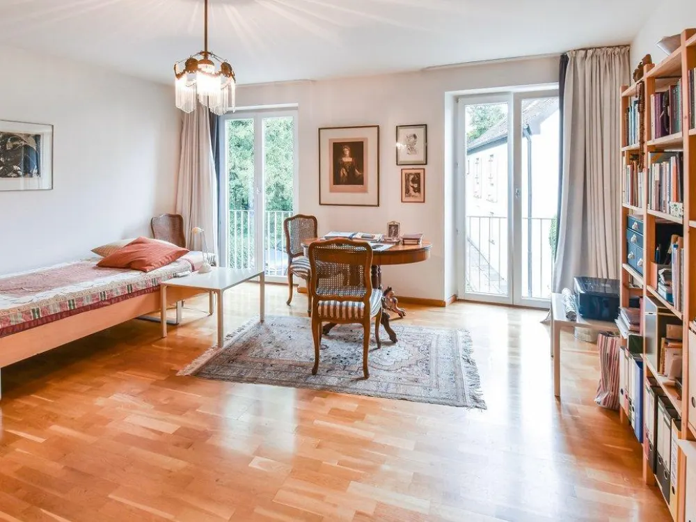 Schöne 2-Zimmer-Wohnung mit großer Terrasse & Altstadtblick