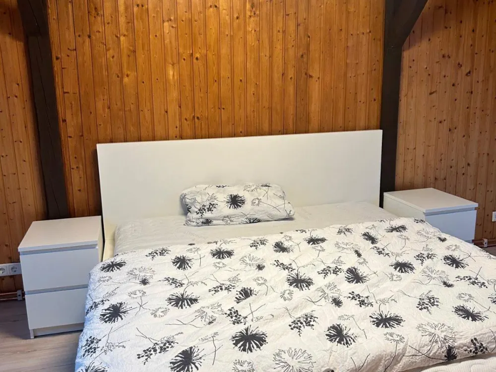 Voll möblierte, neu sanierte 2-Zimmer-Dachwohnung 54 m2
