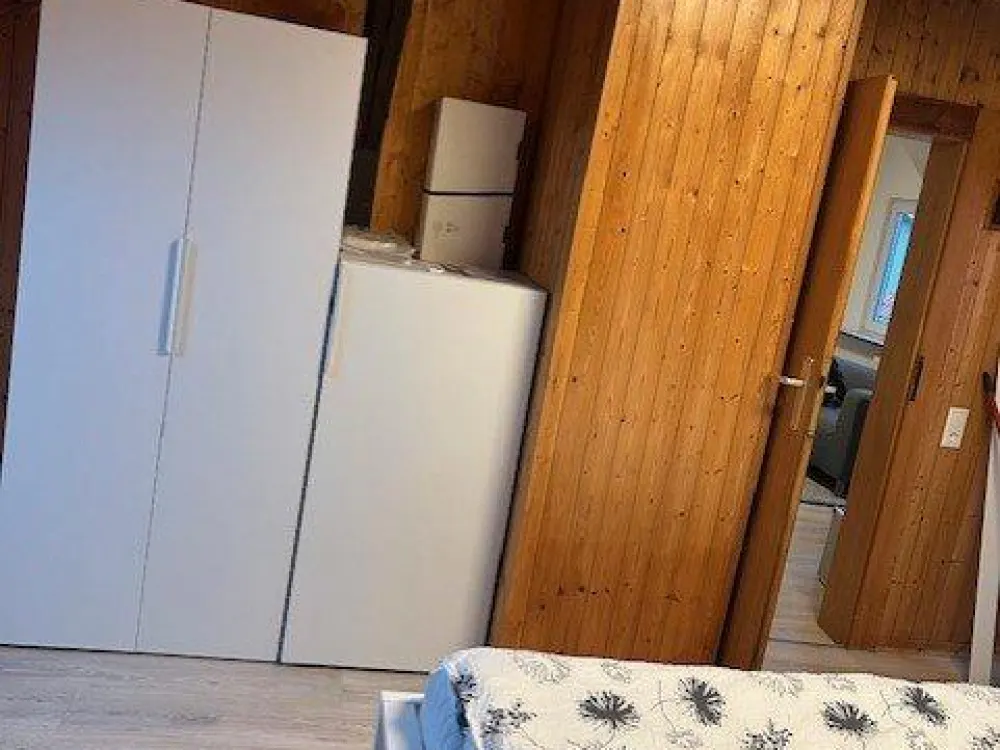 Voll möblierte, neu sanierte 2-Zimmer-Dachwohnung 54 m2