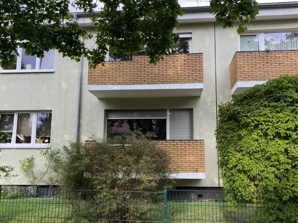 2-Zimmer-Wohnung mit Balkon und Außenstellplatz