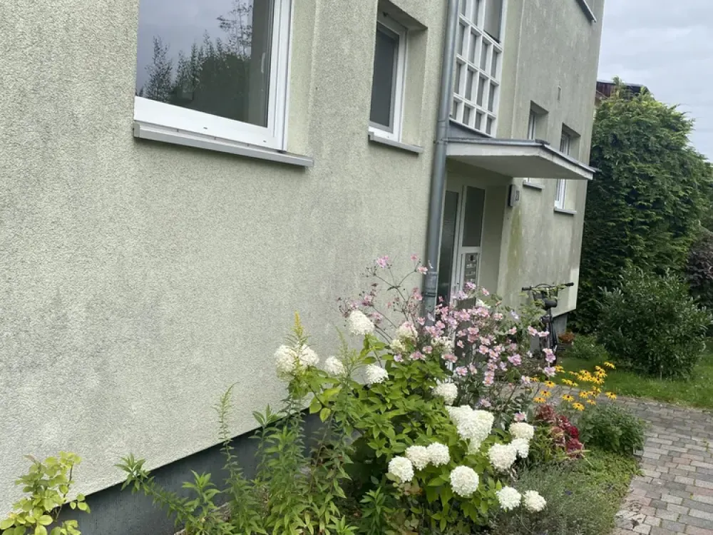 2-Zimmer-Wohnung mit Balkon und Außenstellplatz