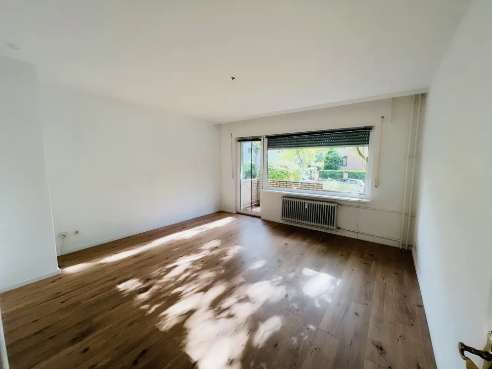 2-Zimmer-Wohnung mit Balkon und Außenstellplatz